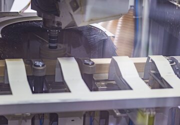 CNC-Bearbeitung von Türrahmen auf einer Weinig ConturexII. | © RIWAG Türen AG