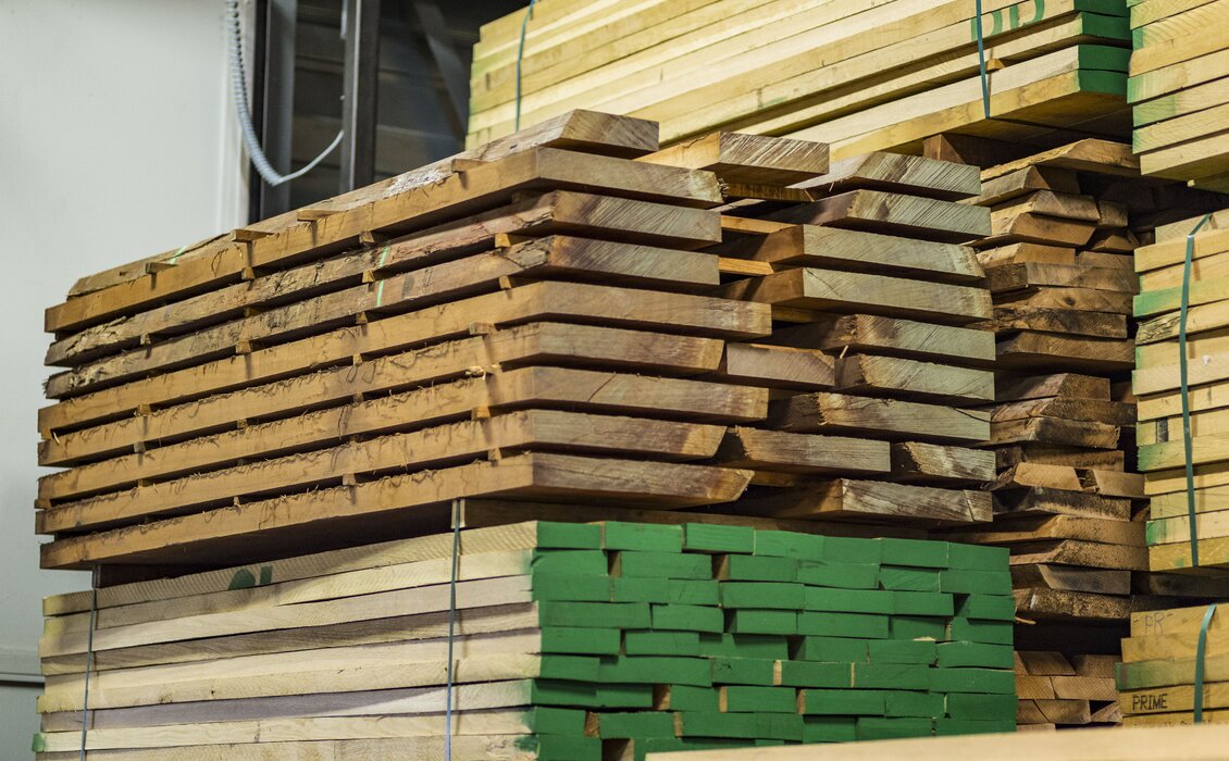 Wir haben für Türkanten diverse Holzarten an Lager. | © RIWAG Türen AG